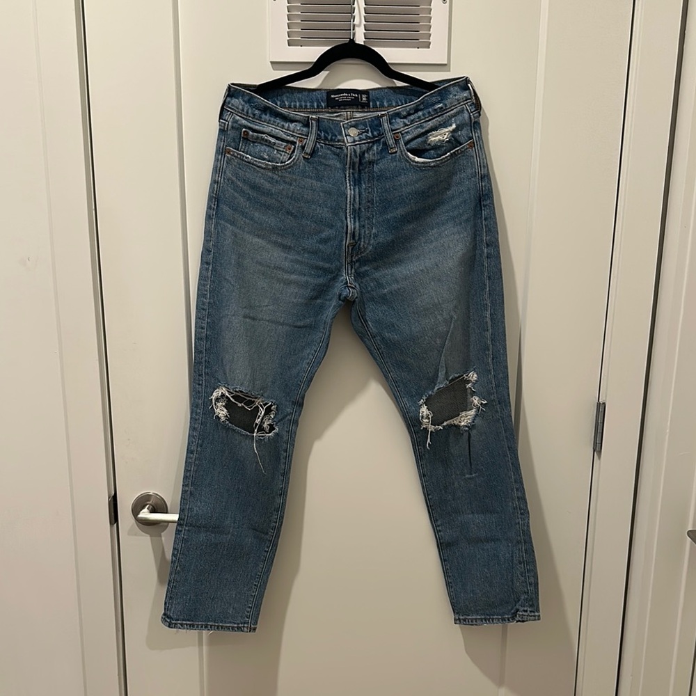 Abercrombie Men's 90s Straight Distressed Jeans